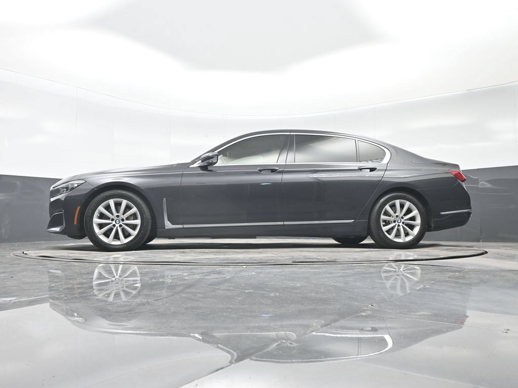 Used 2021 BMW 740i w/ Premium Package RWD image 28