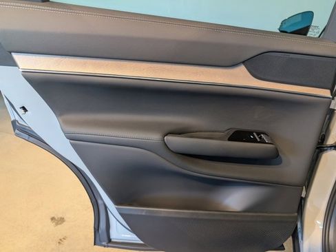 New 2025 Volvo EX90 Plus image 18