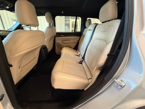 Used 2025 Jeep Grand Cherokee Limited w/ Luxury Tech Group II AWD/4WD image 24