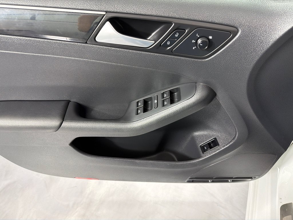 Used 2018 Volkswagen Jetta Sport FWD image 11
