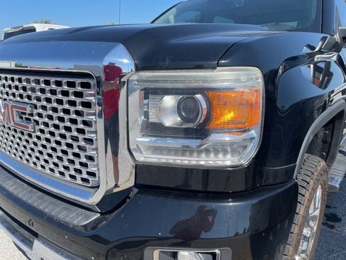 Used 2015 GMC Sierra 2500 Denali w/ Duramax Plus Package image 2