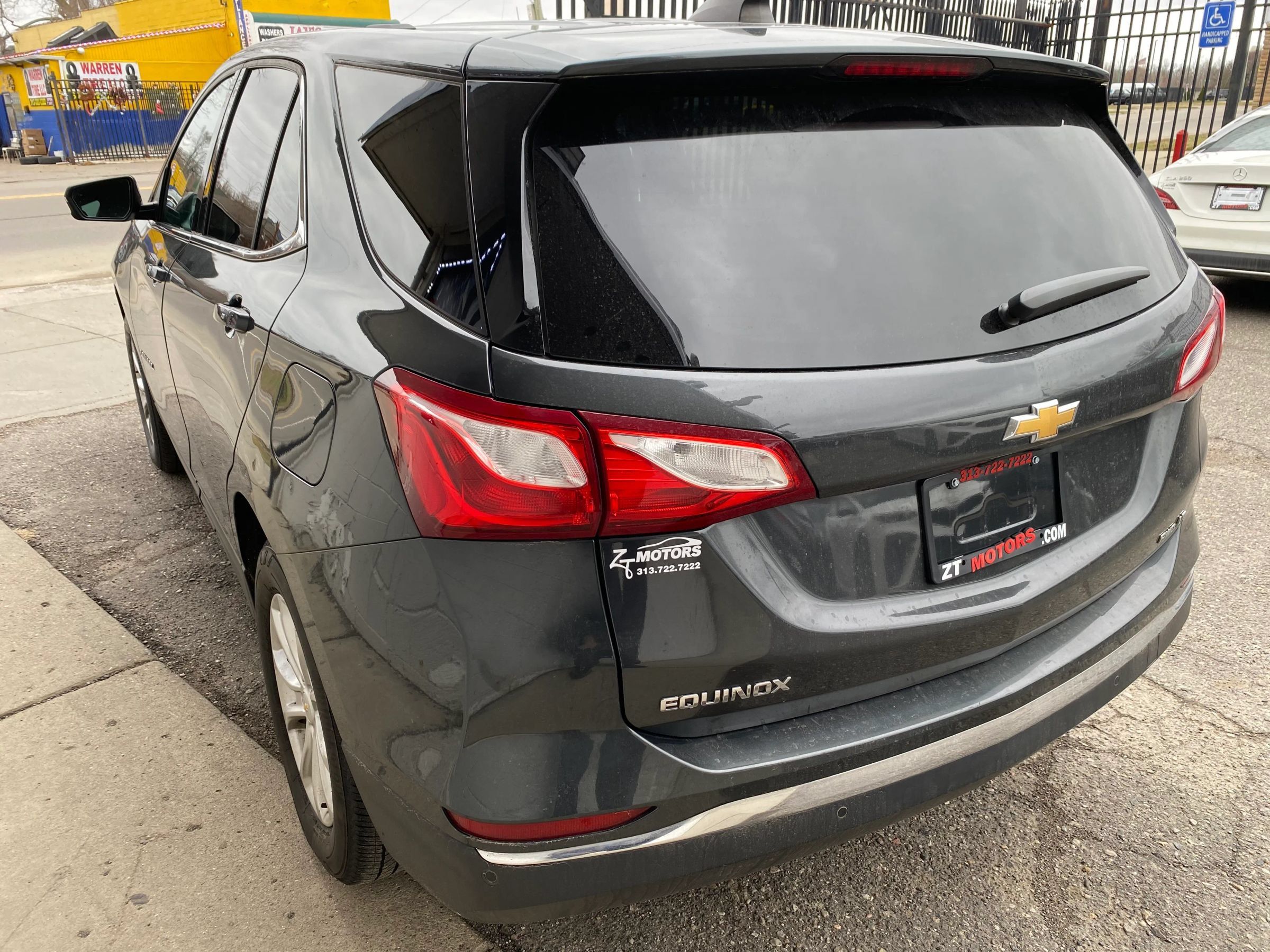 Used 2018 Chevrolet Equinox LT AWD/4WD image 2