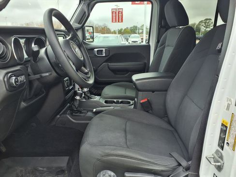Used 2021 Jeep Gladiator Sport image 8