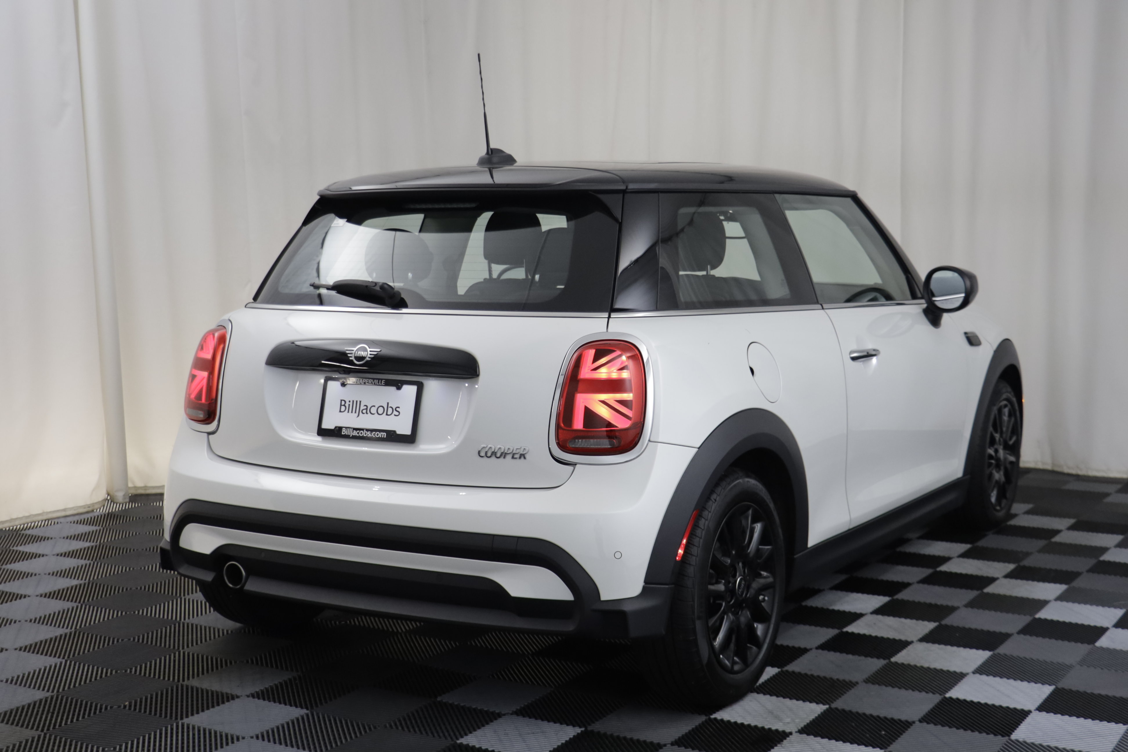 Certified 2024 MINI Cooper 2-Door Hardtop FWD image 17