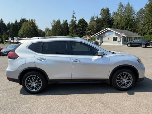 Used 2019 Nissan Rogue SV w/ Premium Package FWD image 6