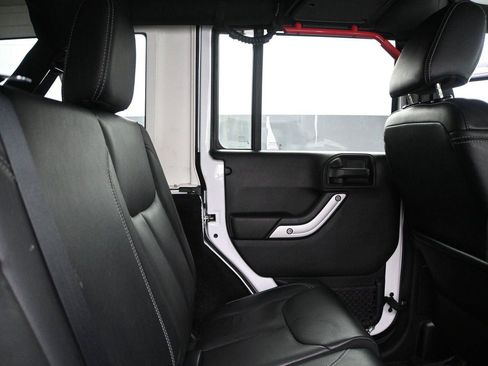 Used 2017 Jeep Wrangler Unlimited Rubicon AWD/4WD image 21