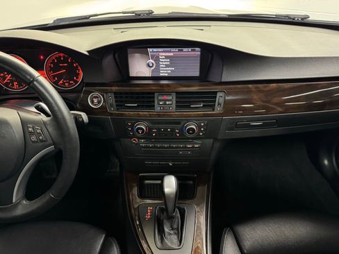 Used 2011 BMW 335i xDrive Sedan image 16