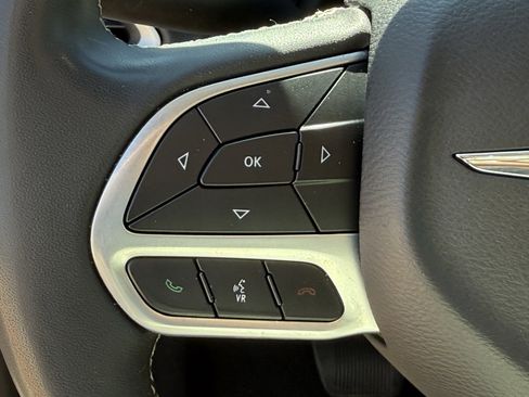 Used 2023 Chrysler Voyager LX image 16