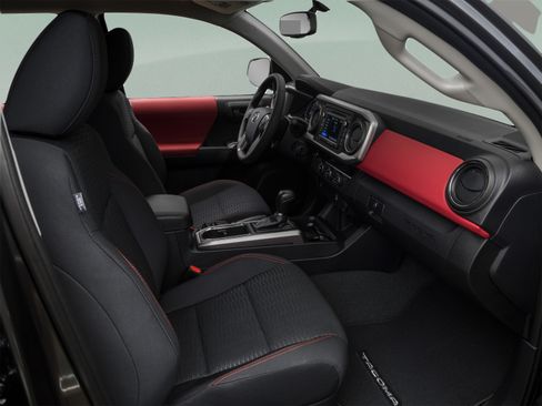 Used 2018 Toyota Tacoma SR5 RWD image 26