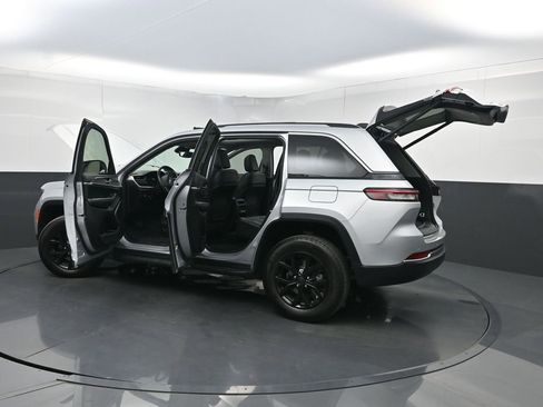 Used 2022 Jeep Grand Cherokee Limited image 43