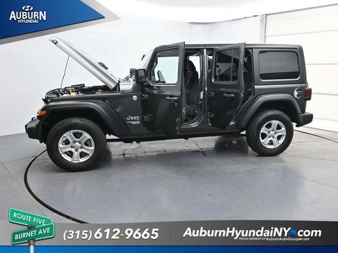 Used 2019 Jeep Wrangler Unlimited Sport S AWD/4WD image 38