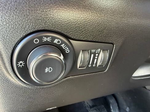 Used 2025 Jeep Compass Limited AWD/4WD image 11