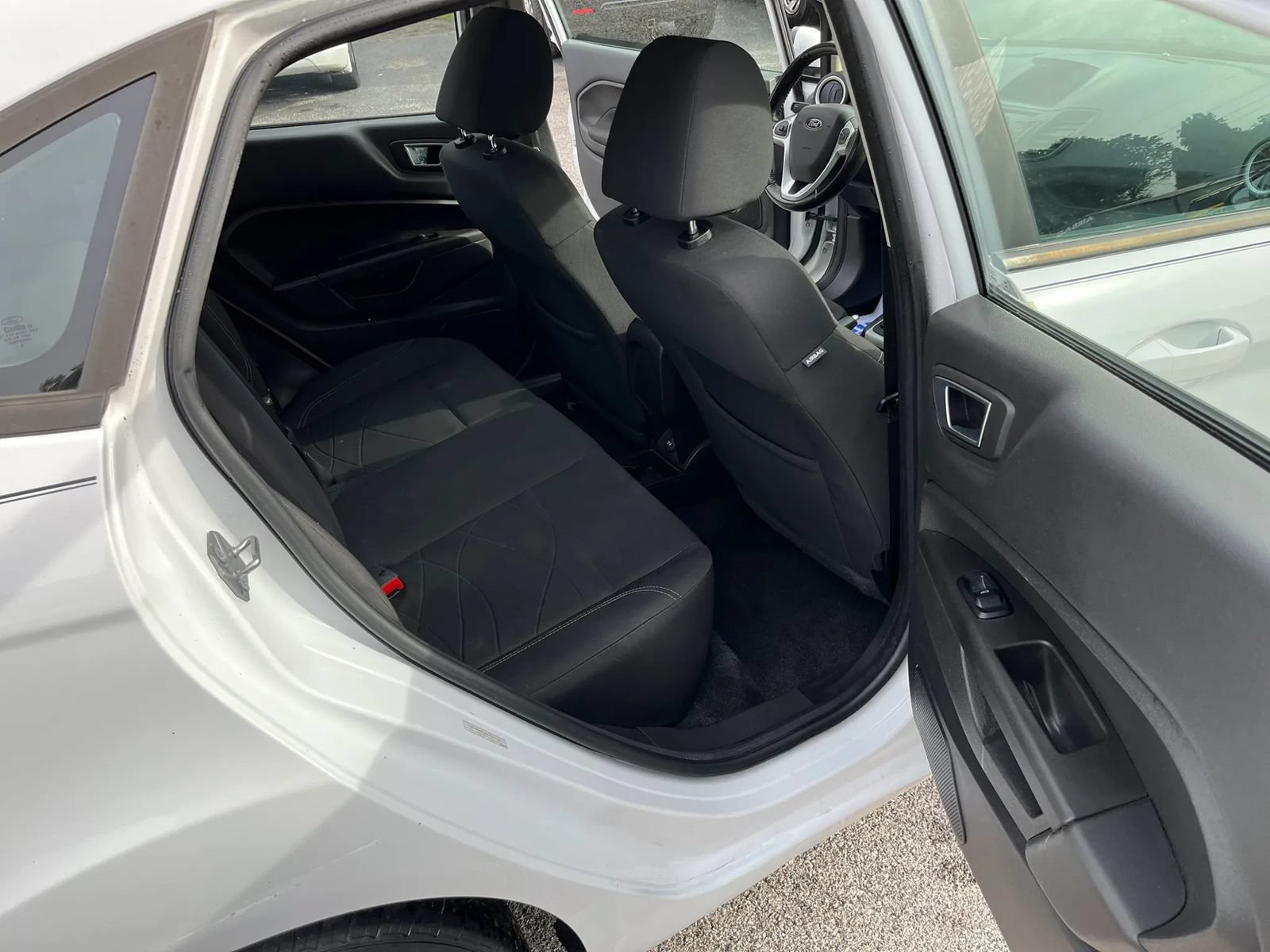 Used 2015 Ford Fiesta SE FWD image 12