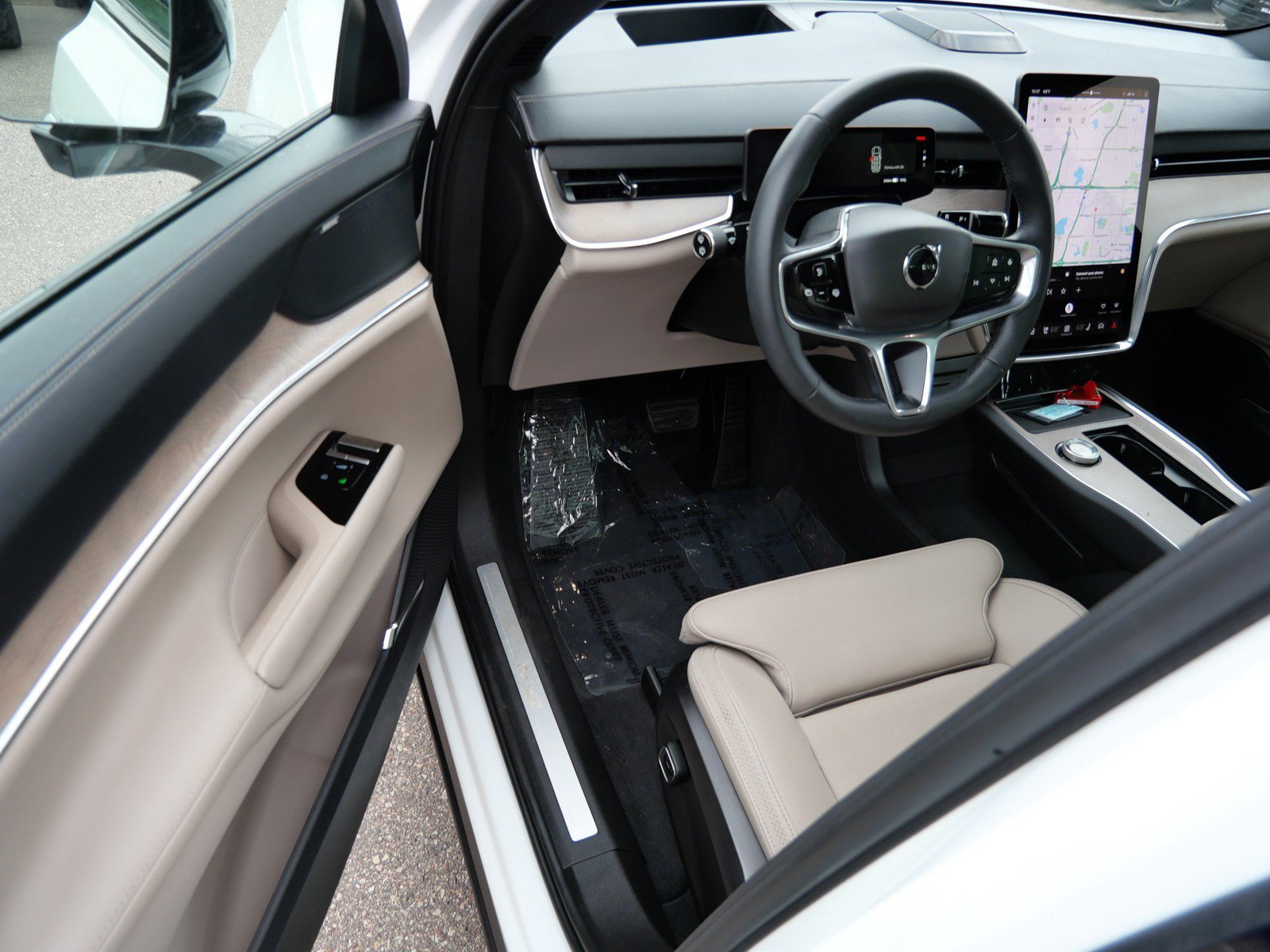 Certified 2025 Volvo EX90 Plus AWD/4WD image 10
