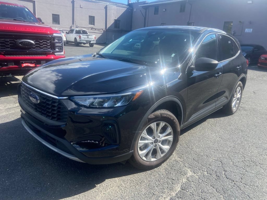 Used 2025 Ford Escape Active AWD/4WD image 8