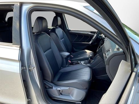 Used 2022 Volkswagen Tiguan SE R-Line FWD image 28