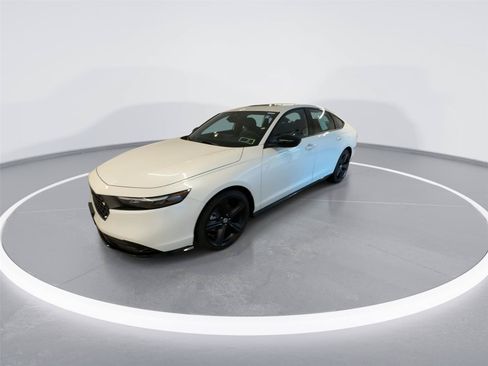 Used 2023 Honda Accord Sport image 3