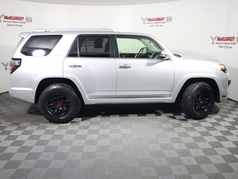 Used 2016 Toyota 4Runner Limited AWD/4WD image 3
