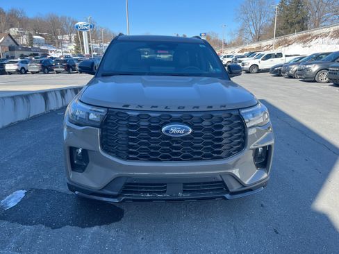 New 2026 Ford Explorer ST-Line image 2