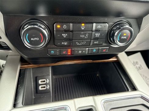 Used 2019 Ford F150 Lariat w/ Equipment Group 501A Mid image 18