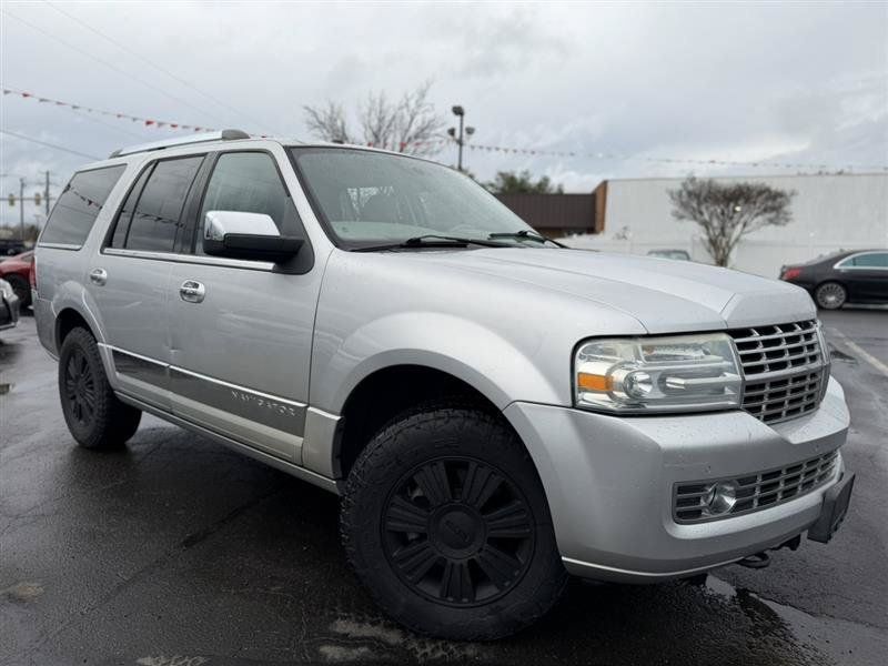 Used 2010 Lincoln Navigator 4WD image 3