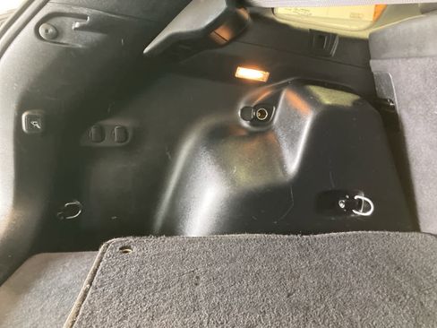 Used 2020 Jeep Cherokee Limited image 30