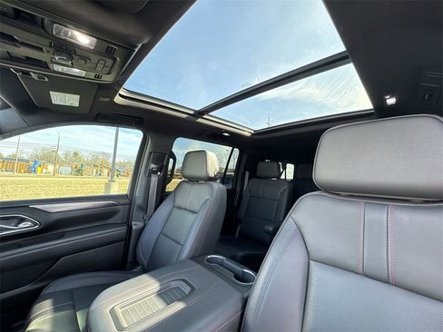 Used 2023 Chevrolet Suburban RST image 22