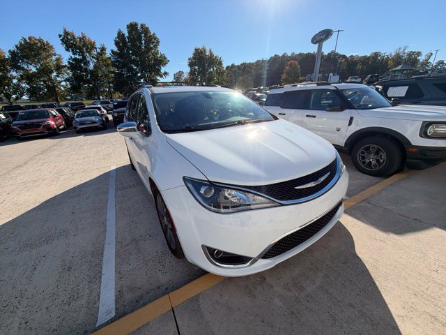 Used 2017 Chrysler Pacifica Limited FWD image 8