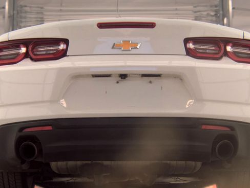 Used 2020 Chevrolet Camaro LT RWD image 4