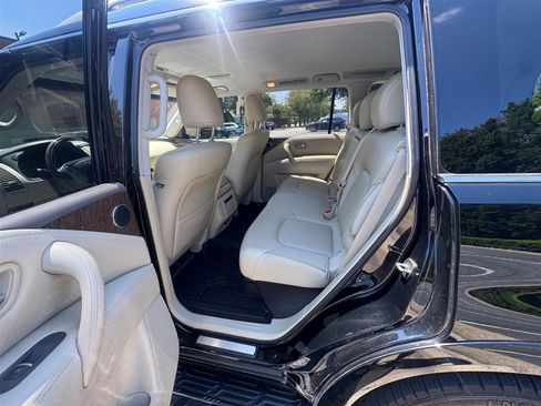 Used 2017 INFINITI QX80 4WD w/ Driver Assistance Package image 32