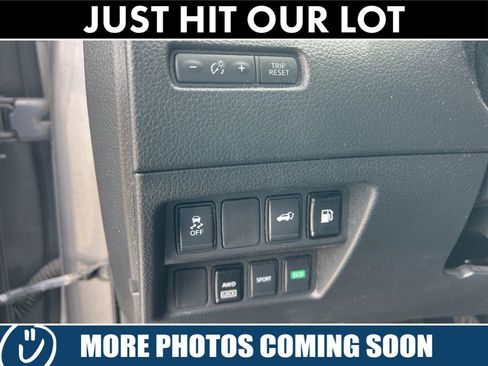 Used 2018 Nissan Rogue SV AWD/4WD image 14
