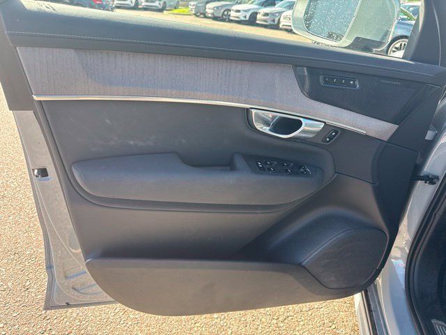 Used 2026 Volvo XC90 B6 Ultra w/ Protection Package AWD/4WD image 8