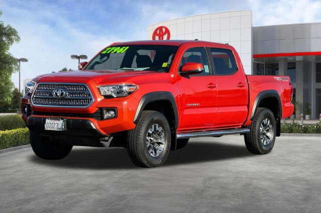 Used 2017 Toyota Tacoma TRD Off-Road AWD/4WD image 9