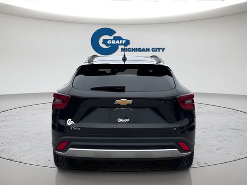 New 2026 Chevrolet Trax LT w/ Sunroof Package FWD image 3