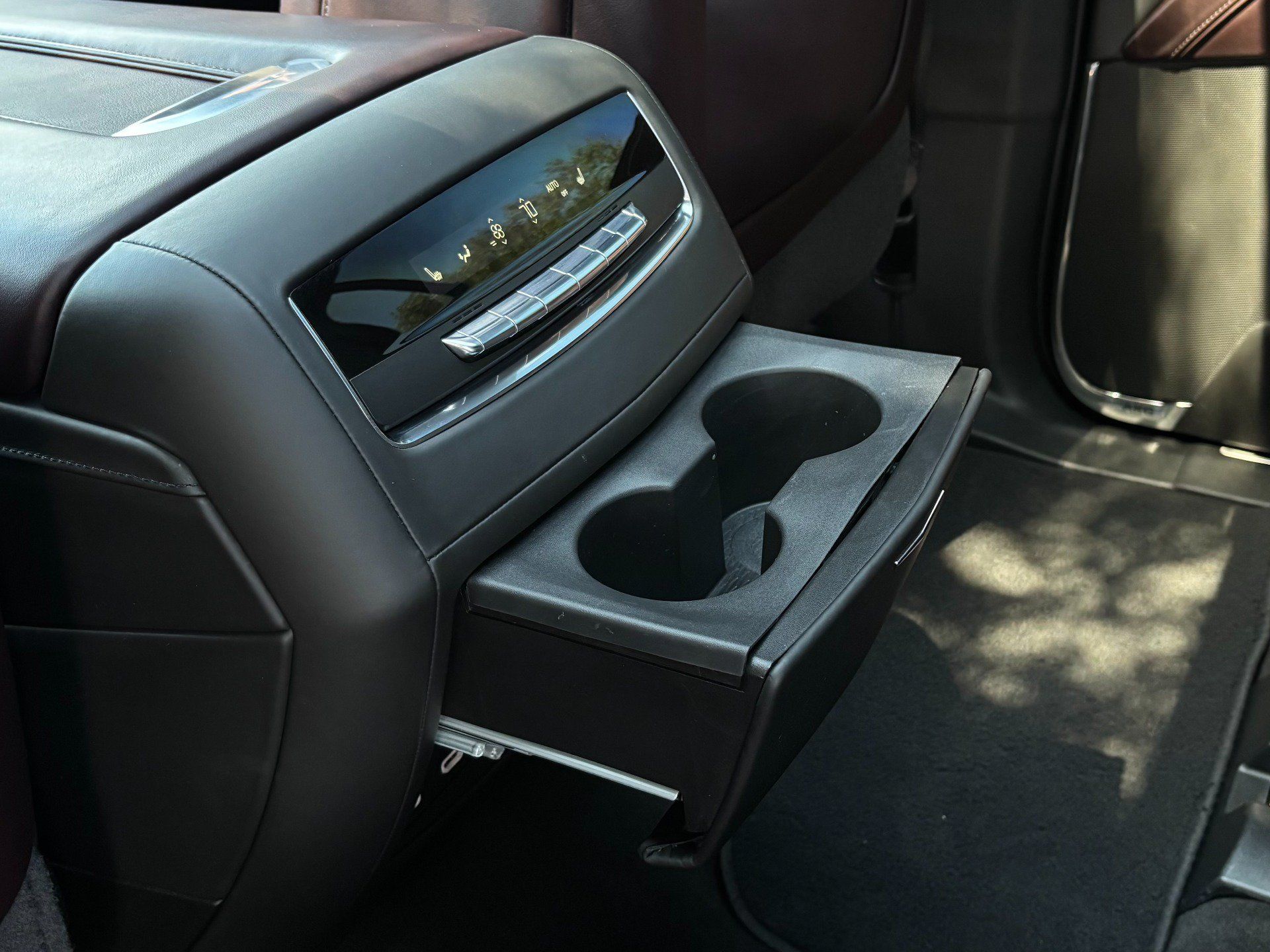 Used 2023 Cadillac Escalade ESV V AWD/4WD image 28