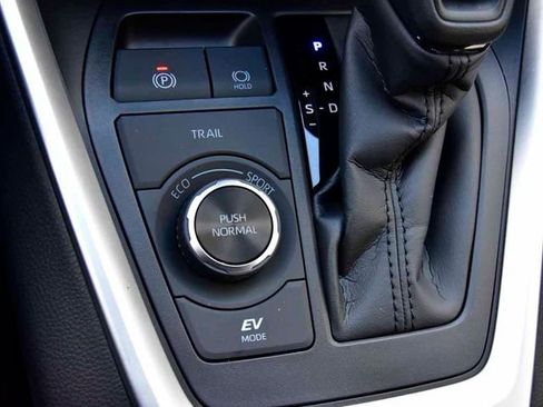 New 2025 Toyota RAV4 XLE image 19