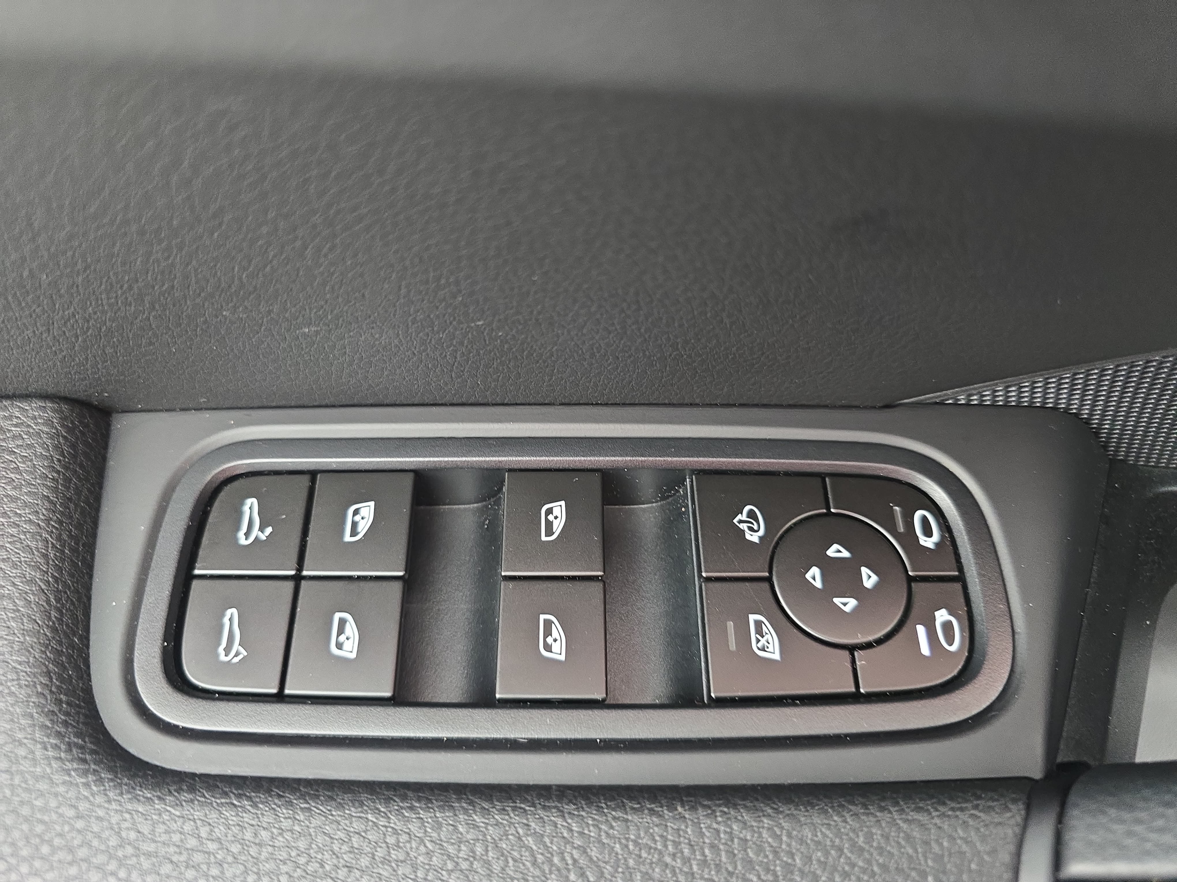 Certified 2026 Porsche Cayenne AWD/4WD image 30