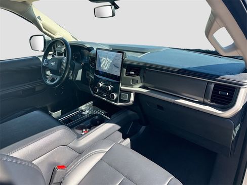 Used 2024 Ford Expedition Max XLT image 32