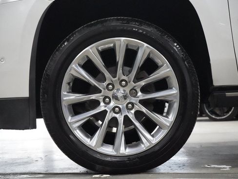 Used 2018 Cadillac Escalade ESV Premium Luxury AWD/4WD image 36