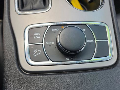 Used 2021 Jeep Grand Cherokee Limited image 22