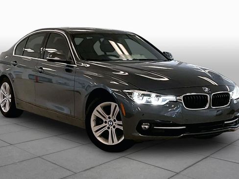 Used 2018 BMW 330i Sedan w/ Convenience Package RWD image 2