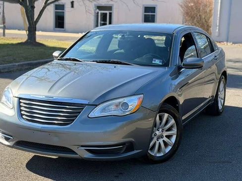 Used 2012 Chrysler 200 Touring image 2