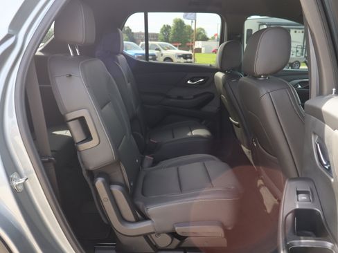 Used 2023 Chevrolet Traverse LT AWD/4WD image 14