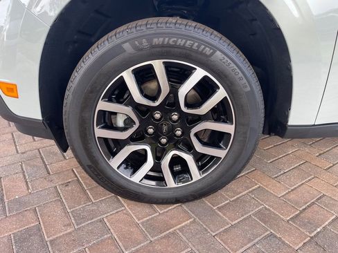 Used 2023 Ford Maverick Lariat image 9