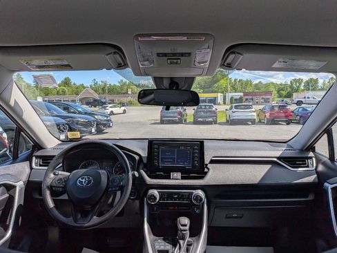 Used 2022 Toyota RAV4 XLE w/ Carpet Mat Package (TMS) AWD/4WD image 22
