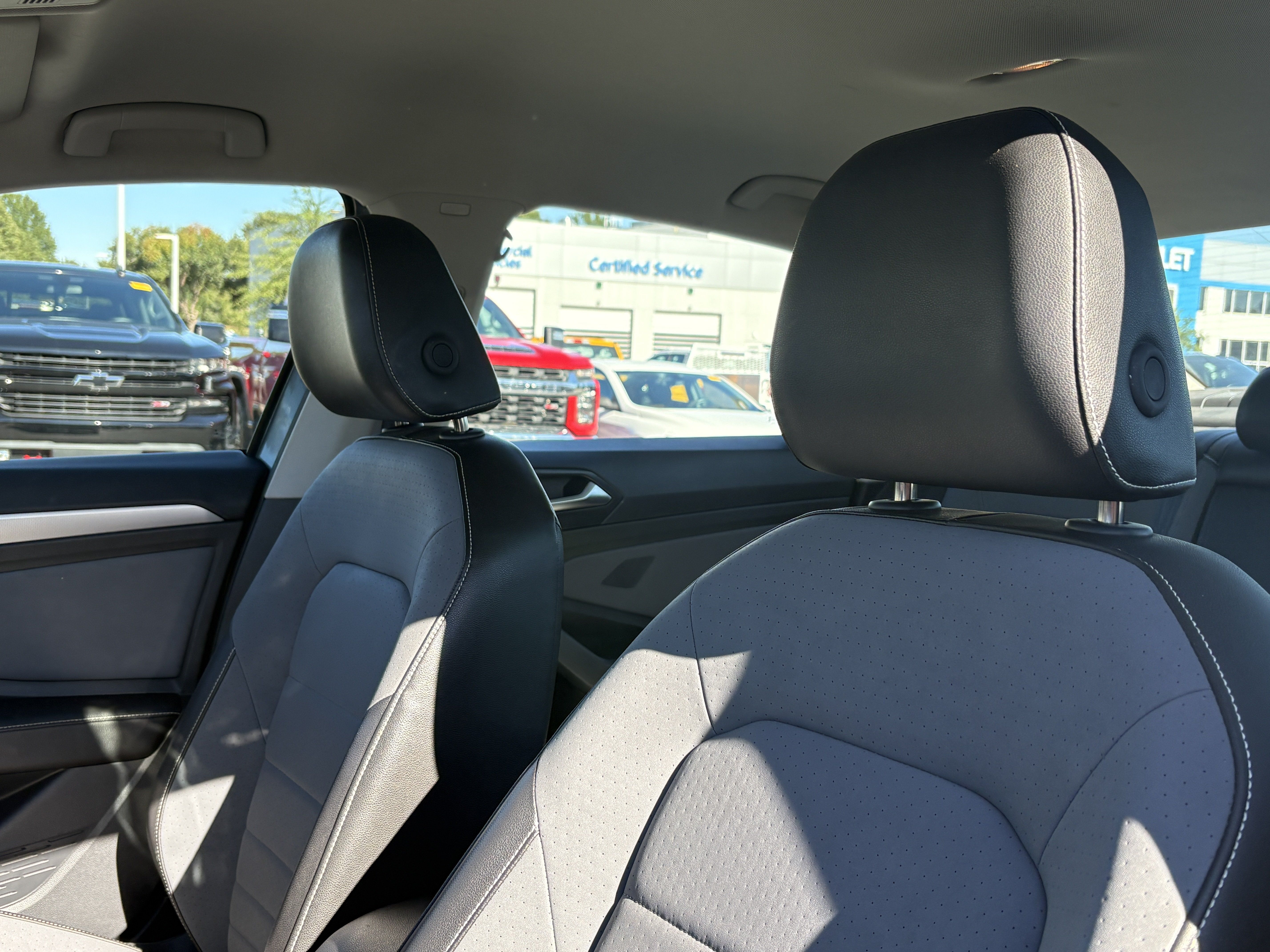 Used 2025 Volkswagen Jetta SE FWD image 18