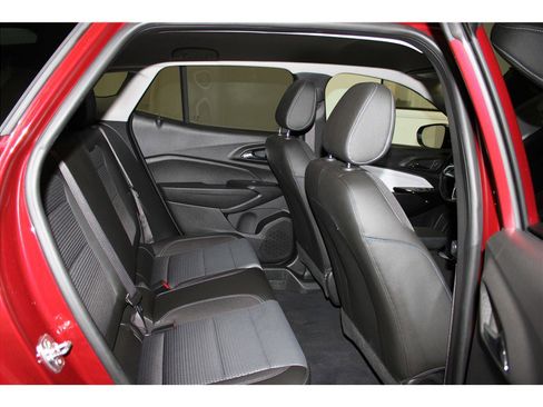 Used 2025 Chevrolet Trax LT w/ LT Convenience Package image 23