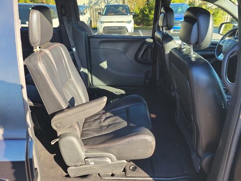 Used 2017 Dodge Grand Caravan GT image 12