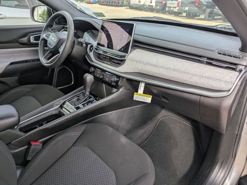 Used 2023 Jeep Compass Sport image 27