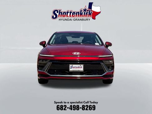 Used 2025 Hyundai Sonata SEL FWD image 2